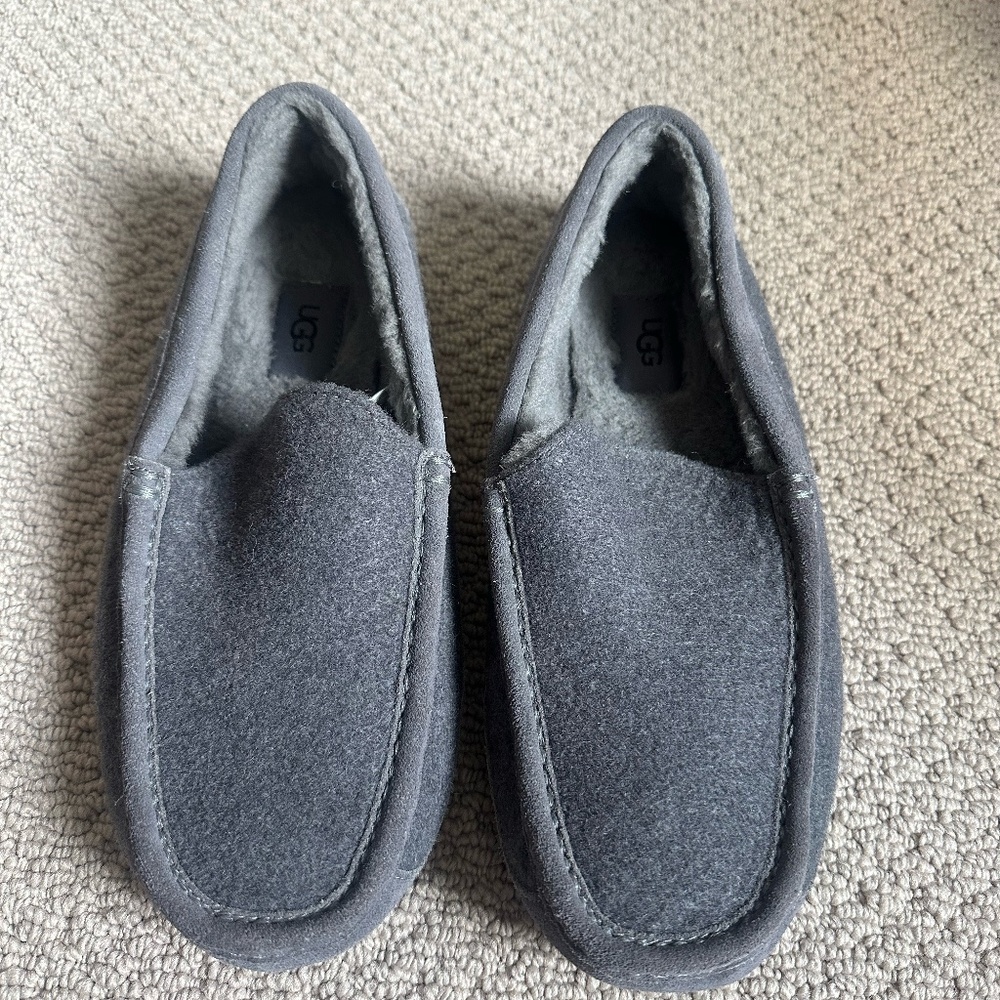 NWOT - UGG Men's Gray Ascot Slippers - Size 9